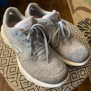 Sketchers Go Walk Women’s Sneakers Size 8 EUC